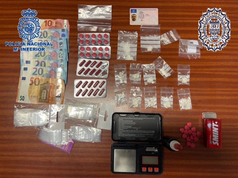 Detenido “in fraganti” un hombre mientras realizaba un pase de droga en la zona de ocio de La Nogalera