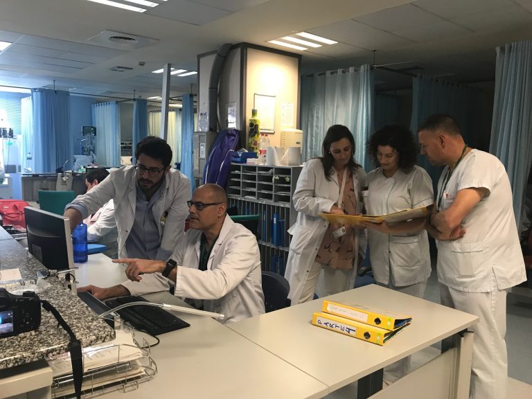 Los médicos de urgencias del Hospital de Benalmádena, agotados al atender entre de 200 y 250 enfermos diarios durante este verano