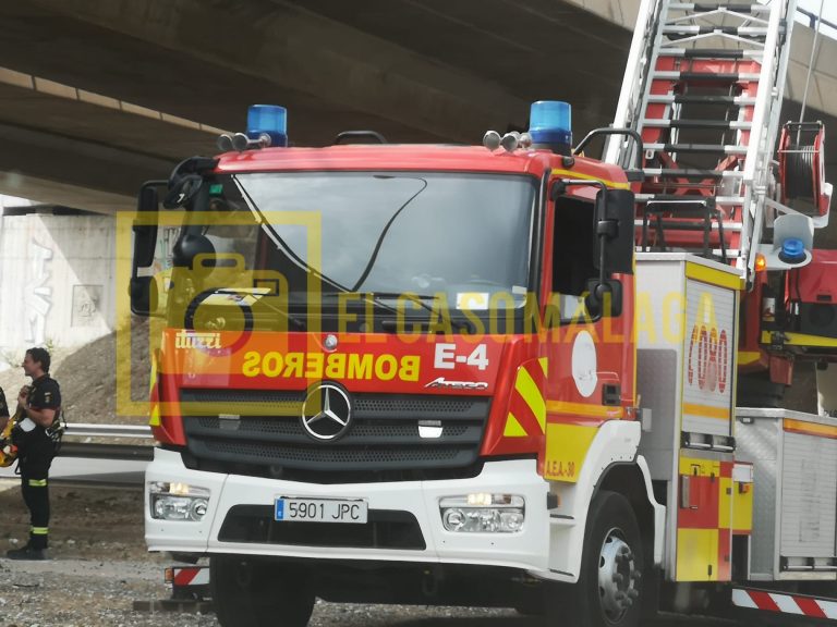 Rescatado después de casi 7 horas el hombre encaramado a un puente en la capital