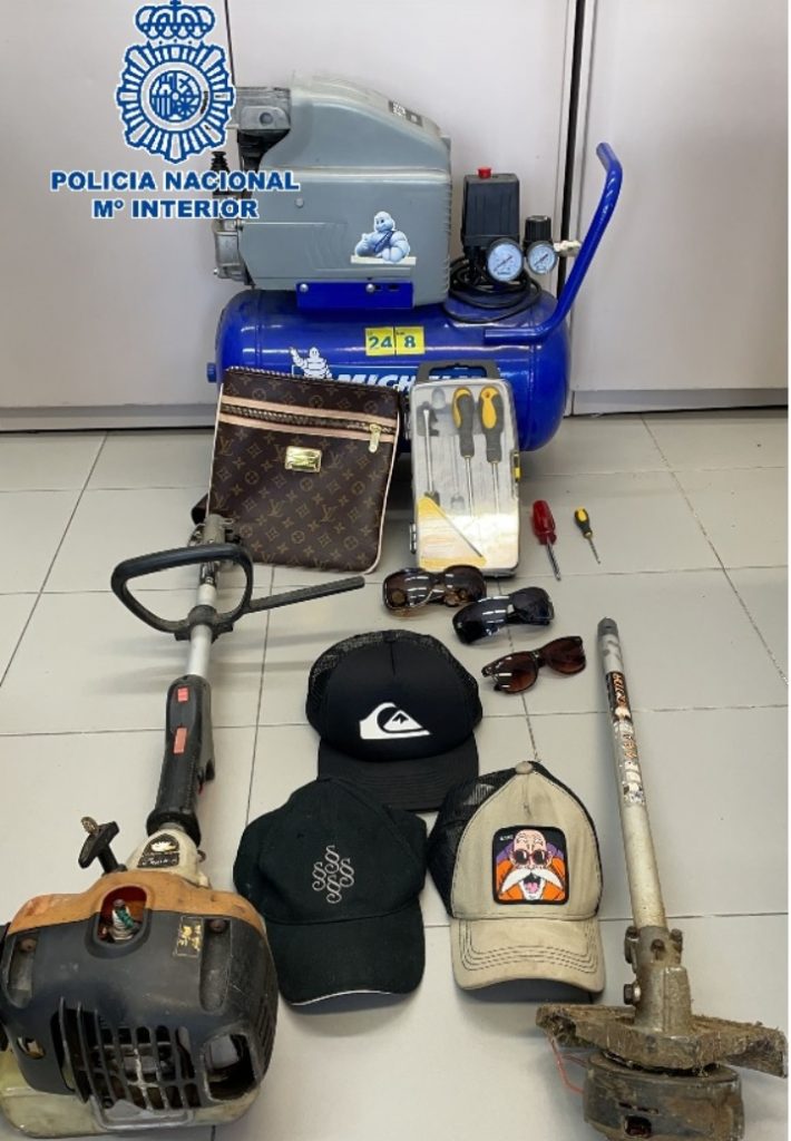 La Policía Nacional detiene en Torremolinos a tres hermanos que intentaron secuestrar a dos jóvenes a los que intimidaron con un fusil de asalto