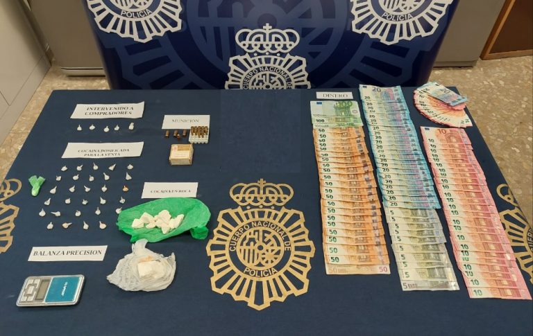 La Policía Nacional desmantela en Málaga un “narcopiso” en una barriada del distrito oeste y detiene a dos mujeres