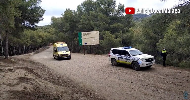 VIDEO- Auxiliado un ciclista por policías locales del GRUPONA tras sufrir un accidente