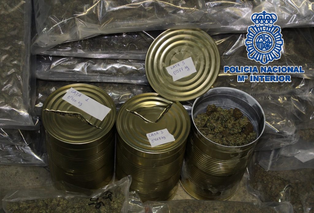 Imagen asociada a una operación contra una red que ocultaba droga en latas en el Polígono Guadalhorce