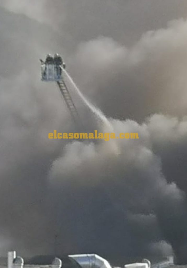 Imagen asociada al incendio de una nave en la calle Almáchar de Málaga