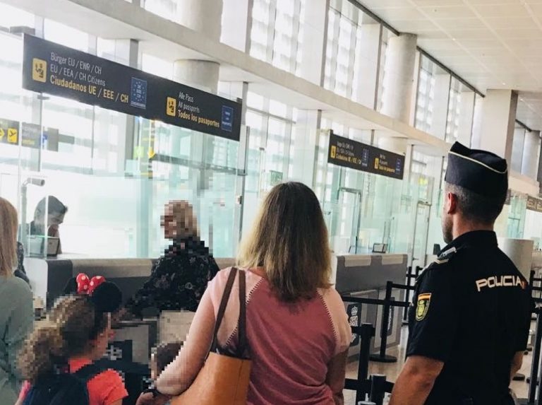 Imagen asociada a la detención de dos mujeres con documentación falsificada en el Aeropuerto de Málaga