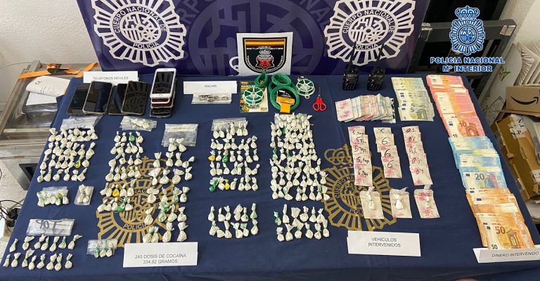 Imagen asociada al desmantelamiento de una tienda usada como punto de venta de droga en Benalmádena