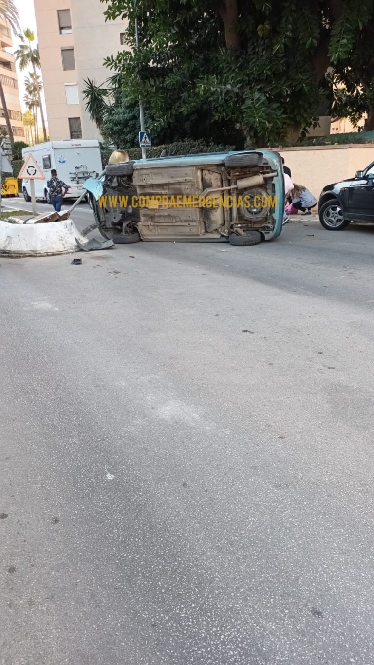 Imagen asociada al vuelco de un turismo en Torremolinos