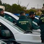 La Guardia Civil detiene a 34 personas e investiga a otras 10 por robo y receptación de algarrobas en el Valle del Guadalhorce