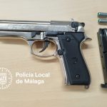 La Policía Local de Málaga denuncia al organizador de un encuentro con unas cuarenta personas que causaron desórdenes con artificios pirotécnicos y una pistola de fogueo, entre otras armas