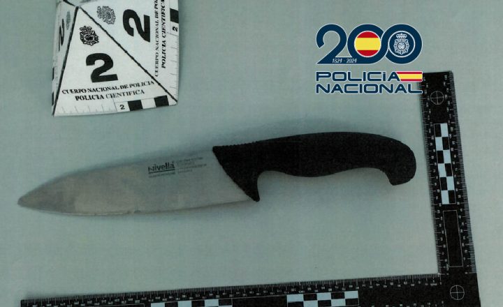 Cuchillo de grandes dimensiones intervenido al sospechoso de cuatro robos violentos en Fuengirola