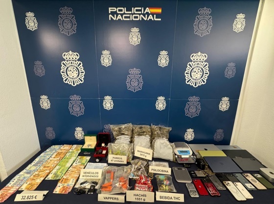 Droga, dinero, vehículos y relojes intervenidos en un coffee shop de Marbella
