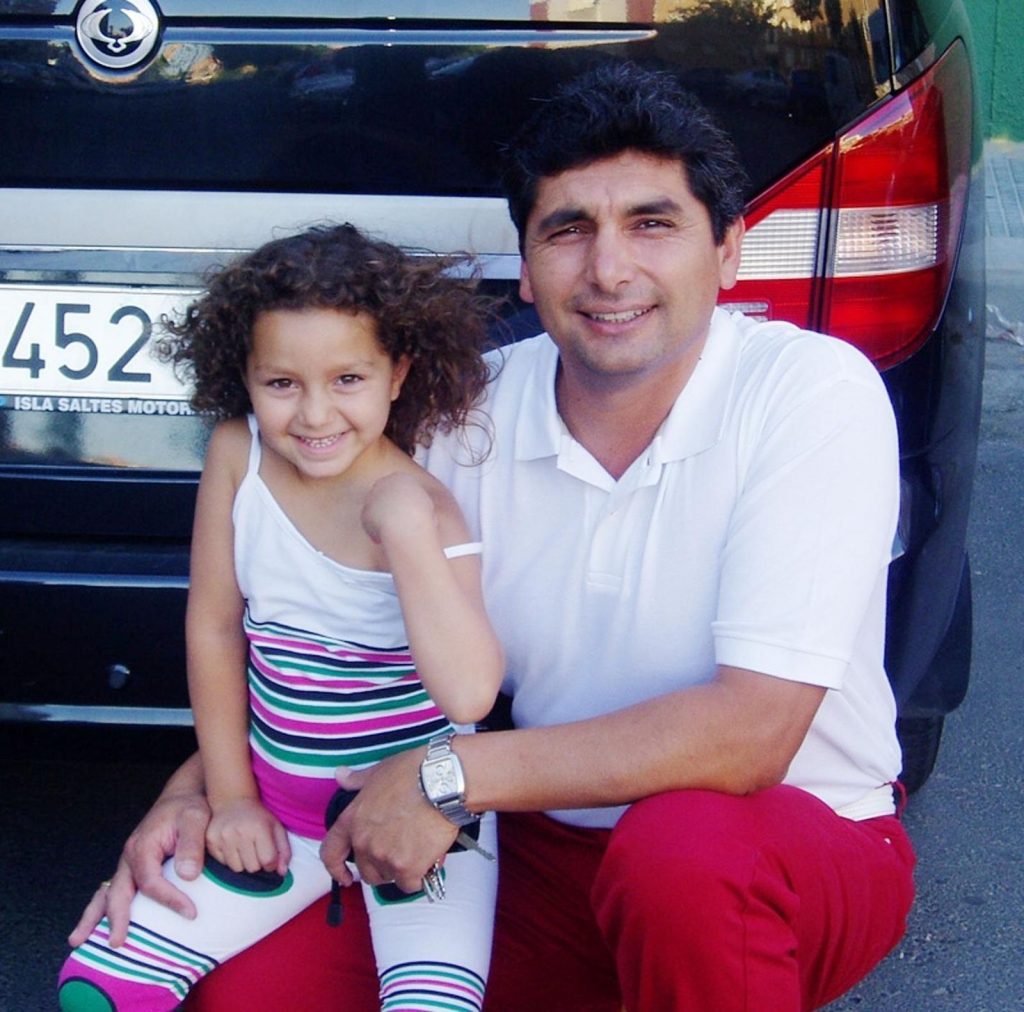 Fotografía real de Mari Luz Cortés junto a su padre Juan José Cortés
