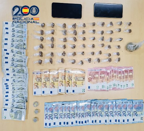 Droga y dinero intervenidos por la Policía Nacional en una operación de la UDYCO en Melilla
