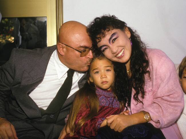 Fotografía real de Mélodie Nakachian con sus padres tras su liberación