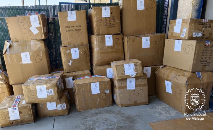 Cajas con mercancía falsificada intervenidas en Málaga