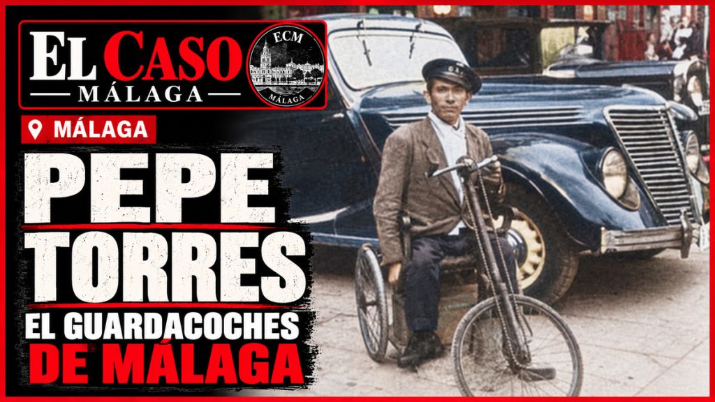Pepe Torres junto a su triciclo y un automóvil, fotografía histórica colorizada en la portada de El Caso Málaga.