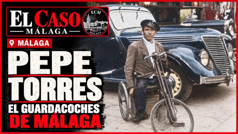 Pepe Torres junto a su triciclo y un automóvil, fotografía histórica colorizada en la portada de El Caso Málaga.