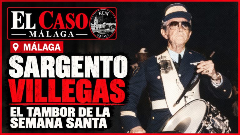 Enrique Villegas Villegas, Sargento Villegas, con su tambor y el uniforme de la Cruz Roja en una fotografía histórica identificada.